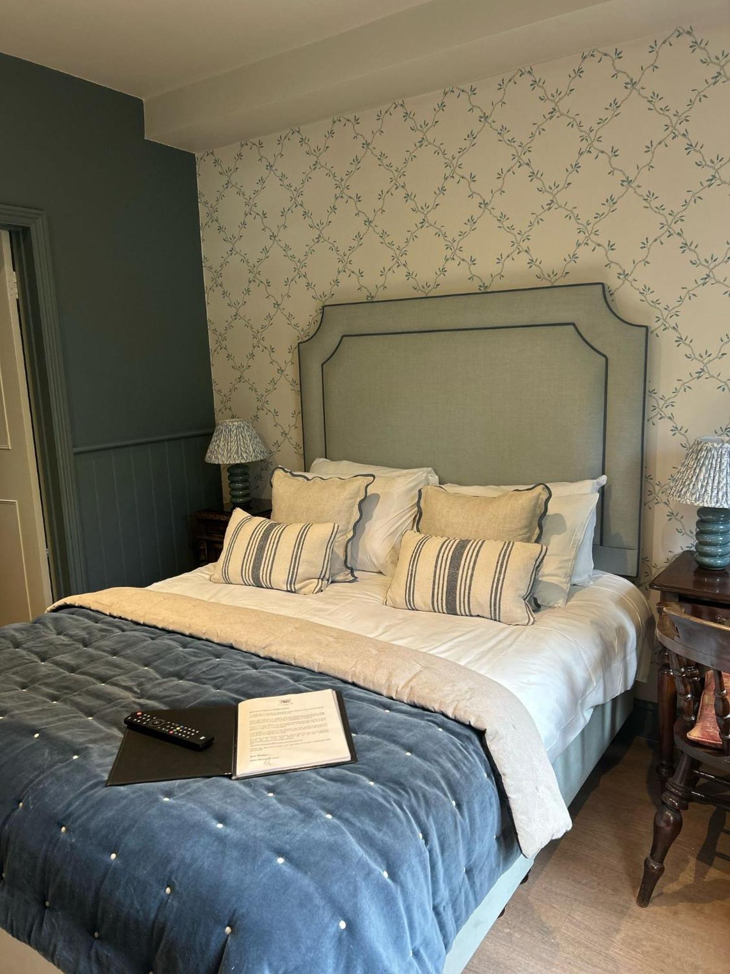 Bury St. Edmunds Ravenwood Hall Hotel מראה חיצוני תמונה